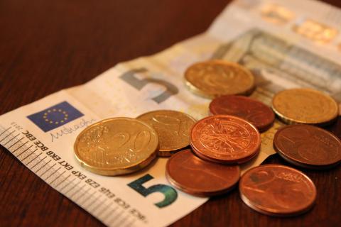5 Ways to Earn and Save Cash During Your Study Abroad Trip